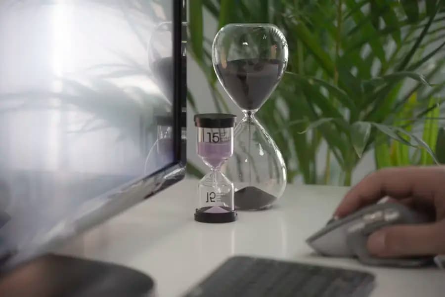 Noua lege privind înregistrarea timpului de lucru – tot ce trebuie să știe IMM-urile 2024→
